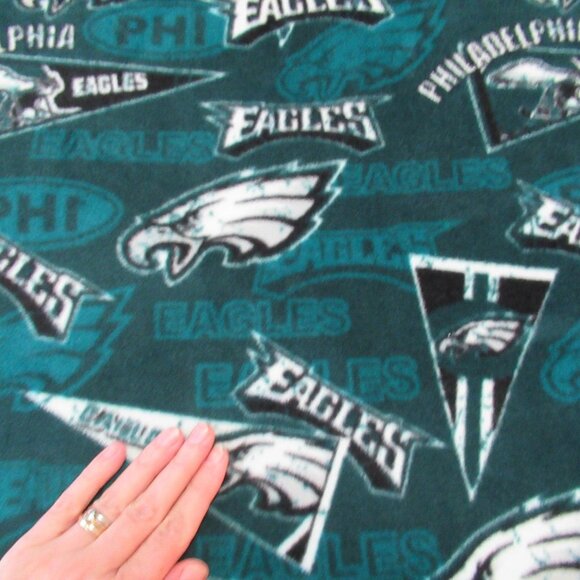 NFL Philadelphia Eagles Fleece Neckwarmer: Winter Cowl Scarf - Picture 3 of 7